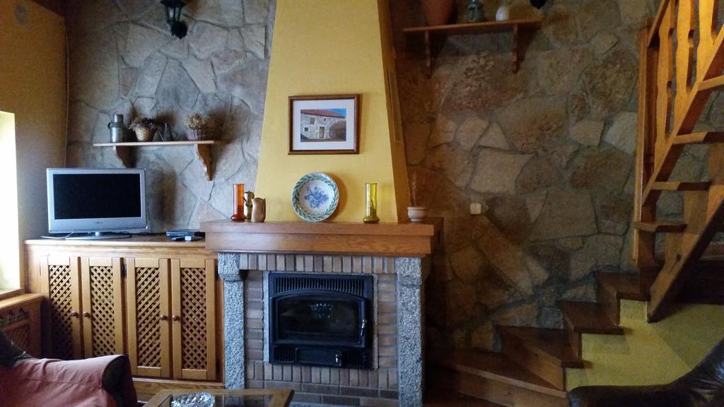 בית הארחה נאבארדונדה דה גרדוס 	Casa Rural El Casillo Del Abuelo Goyo מראה חיצוני תמונה