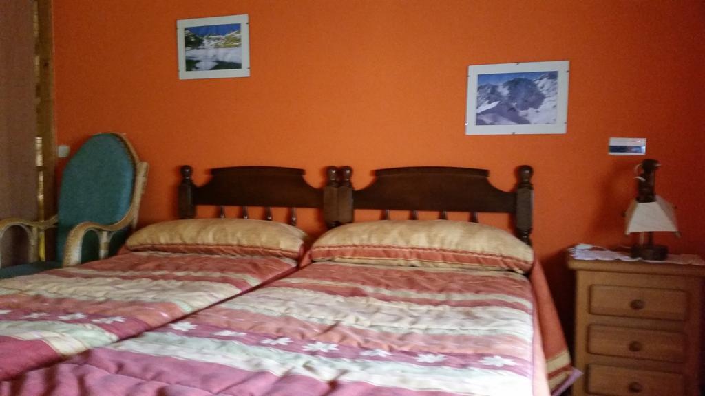 בית הארחה נאבארדונדה דה גרדוס 	Casa Rural El Casillo Del Abuelo Goyo חדר תמונה