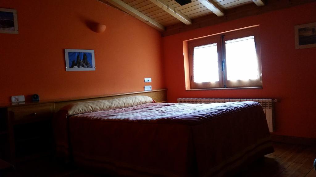 בית הארחה נאבארדונדה דה גרדוס 	Casa Rural El Casillo Del Abuelo Goyo חדר תמונה