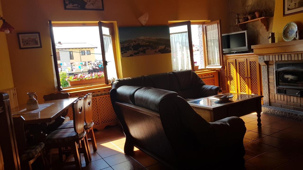 בית הארחה נאבארדונדה דה גרדוס 	Casa Rural El Casillo Del Abuelo Goyo מראה חיצוני תמונה
